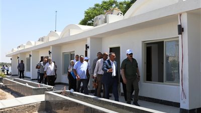 محافظ أسوان يتفقد أعمال التطوير الجارية بأحد المنشآت الفندقية