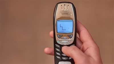 لماذا يتجه الأمريكيون إلى الهواتف الغبية بدلا من الذكية؟