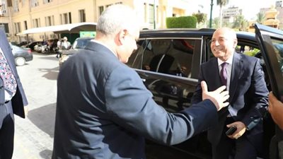 محافظ القاهرة الجديد يصل مكتبه لتولى مهام منصبه الجديد بعد أداءه اليمين (صور)