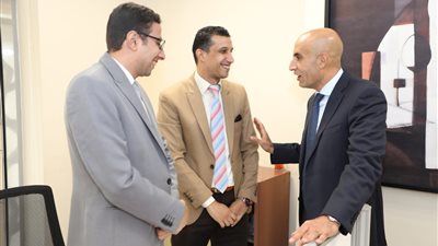 وزير التعليم يتفقد الإدارات المختلفة بالوزارة..ويعقد سلسلة اجتماعات بقيادات الوزارة(صور)