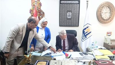 مدير تعليم القاهرة يوجه بسرعة صرف مستحقات المعلمين بعد اعتماد موازنة العام الجديد