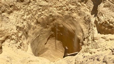 محافظ المنيا يعلن استخراج جثمان مواطن توفي أثناء حفر بئر مياه بمحيط منزله