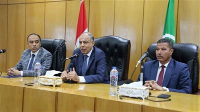 أول اجتماع لمحافظ المنيا الجديد مع القيادات التنفيذية بالمحافظة