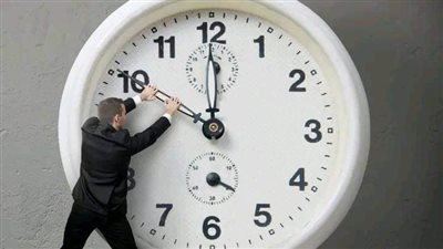 حقيقة صدور قرار بإلغاء التوقيت الصيفي بعد تطبيق قرار غلق المحال التجارية 