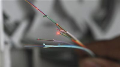 رقم قياسي عالمي في نقل البيانات باستخدام الألياف الضوئية