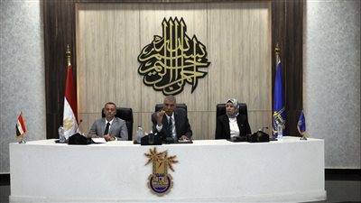 محافظ أسوان يؤكد ضرورة الاهتمام بالمواطن وتسخير كافة الإمكانيات لتلبية مطالبه