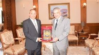 لتهنئته بالمنصب الجديد.. محافظ بورسعيد يستقبل رئيس هيئة قناة السويس