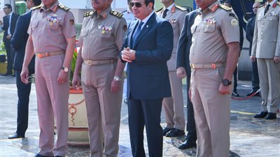 الرئيس السيسي يجري جولة تفقدية في الأكاديمية العسكرية (صور)