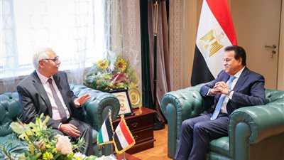 تفاصيل لقاء وزير الصحة مع نظيره الفلسطيني