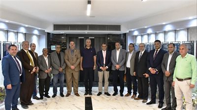 محافظ أسوان: سنعمل بروح الفريق الواحد للوصول لأعلى جودة للخدمات العلاجية للمواطن