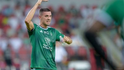 الثانى من نفس الفريق.. مورينيو يرغب فى التعاقد مع مدافع أهلى جدة