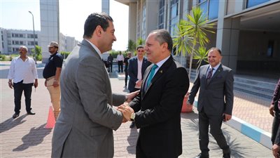في أولى زياراته لجامعة دمياط.. محافظ دمياط يتفقد الحرم الجامعى