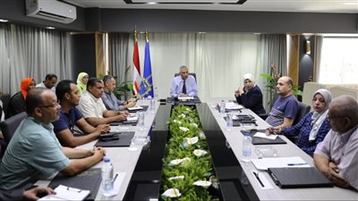 أثناء ترأسه اجتماع لجنة ضبط الأسعار.. محافظ أسوان: لا رحمة مع أى مخالف