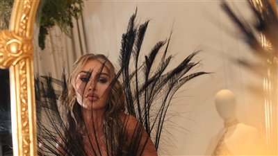 مايا دياب تتعرض لموقف محرج بسبب فستانها (فيديو)