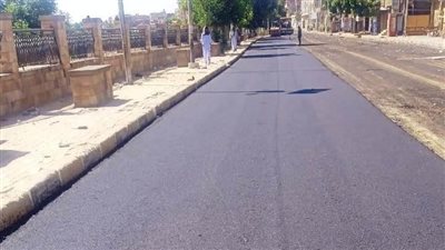 محافظ أسوان يتابع جهود مديرية الطرق لتنفيذ خطة الرصف بمختلف المراكز 