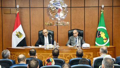 وزير التعليم يجتمع مع قيادات محافظة المنيا ويتفقد المدارس (صور)