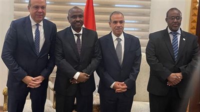 وزيرا الطيران المدني والخارجية يتوجهان إلى جيبوتي ومقديشو على أولى رحلات مصر للطيران