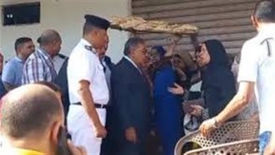 محافظ الدقهلية يتفقد المخابز بالمنصورة وجمصة ويوفر كراسى لكبار السن 