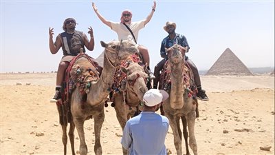 المغني الأمريكي الشهير جيسون ديرولو Jason Derulo يزور منطقة أهرامات الجيزة 