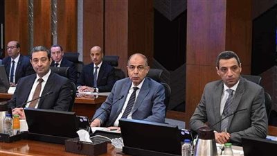 محافظ المنيا يستعرض الملفات العاجلة ويعلن عودة اللقاءات الدورية لخدمات المواطنين 