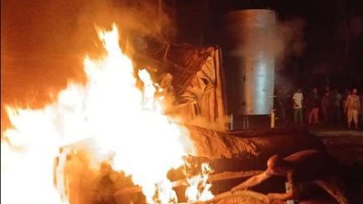 بسبب تنك بنزين.. إصابة 3 أشخاص في احتراق سيارات بالدقهلية (صور)