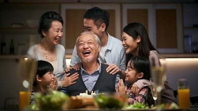 بقوة القانون.. الضحك إجباري في كوكب اليابان