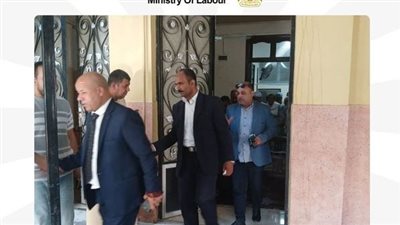 وفد من مديرية العمل يقدم واجب العزاء لأسر العمال المتوفين بحادث الأقصر