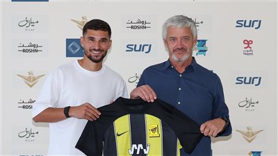 رسميًا.. الجزائري حسام عوار لاعبًا في صفوف اتحاد جدة 