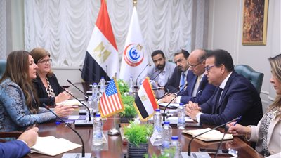 وزير الصحة يبحث التعاون في نقل تكنولوجيا صناعة الأدوية (تفاصيل)