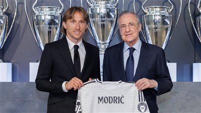 ريال مدريد يمدد عقد مودريتش حتى صيف 2025