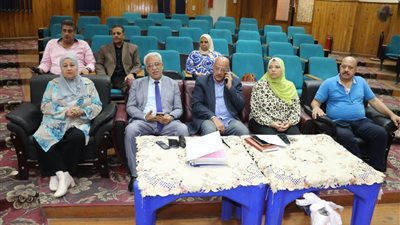 مدير تعليم القاهرة يتابع امتحان الإحياء والاستاتيكا والفلسفة والمنطق للثانوية العامة