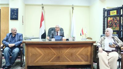 تعليم القاهرة تواصل إجراءات مواجهة الكثافة الطلابية بالمنطقتين الشرقية والغربية