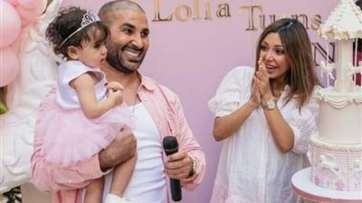 علياء بسيوني تتقدم ببلاغ ضد متابعة هاجمتها بسبب بناتها من أحمد سعد