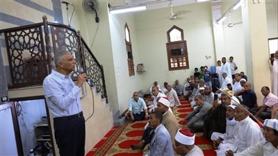 محافظ أسوان يستمع لمطالب واحتياجات أهالى نصر النوبة