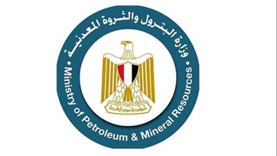 أول تعليق لوزارة البترول عن حادث انهيار حفار قديم متوقف عن العمل برأس غارب