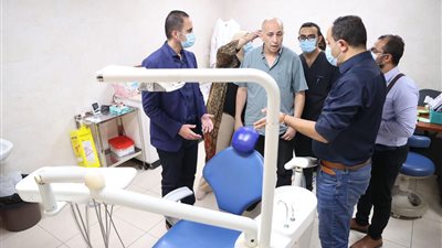 نائب وزير الصحة يتفقد مستشفى هليوبوليس ويوصي بصرف مكافاة مالية