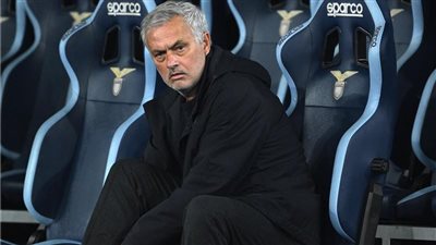 تقارير: يونايتد وأرسنال يخططون لخطف مدافع فنربخشة من أنياب مورينيو