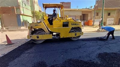 محافظ المنيا يتابع أعمال الرصف ورفع كفاءة الطرق والشوارع ضمن الخطة الاستثمارية