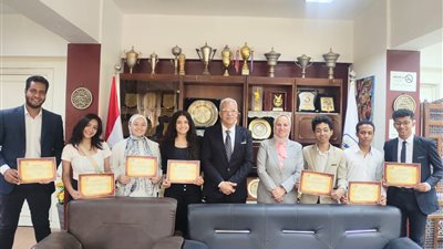 مدير تعليم القاهرة يكرم غرفة عمليات طلبة اتحاد القاهرة لمتابعة لامتحانات الثانوية العامة