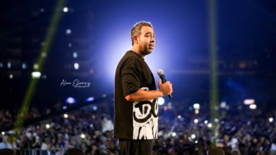 أحمد عدوية ونجله محمد يتألقان بحفل غنائي في شبين الكوم.. صور