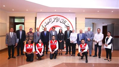 وزيرة التضامن الاجتماعي تتفقد المركز العام للهلال الأحمر المصري