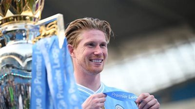 دي بروين يمنح عملاق سعودي ضوء أخضر للتعاقد معه