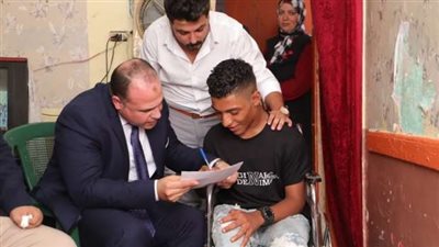 وزير العمل: يتواصل مع مواطن من ذوي الهمم ويوفر فرصة عمل له