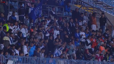 صدق أو لا تصدق.. جماهير بيراميدز تشعل الأجواء بتشجيع الأهلي !!