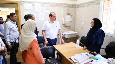 نائب وزير الصحة يتفقد عددا من وحدات الرعاية الأساسية بسوهاج