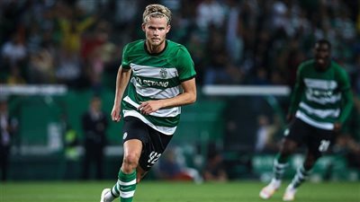 دنماركي جديد.. يونايتد يفاوض سبورتنج لشبونة لضم هيولماند لتعويض رحيل نجم المغرب