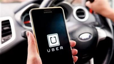 أمام جامعة القاهرة.. بدء التحقيق فى واقعة إلقاء خليجية نفسها من سيارة أوبر 