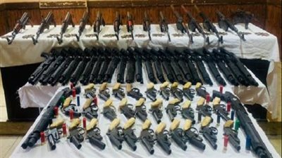 ضبط ترسانة أسلحة في حملة عاصفة لاصطياد الخارجين على القانون بأسيوط