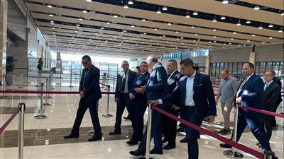 وزير الطيران يتفقد مطار برج العرب الدولي ويتابع أعمال تطوير مبني الركاب الجديد 