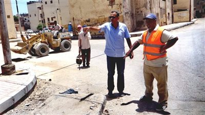 رئيس مدينة الأقصر يتفقد أعمال رفع كفاءة الطرق ويتابع الأسواق بأحياء المحافظة 